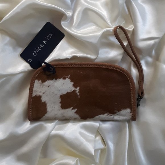 Chloe & Lex Leather Convertible Crossbody Wrist Wallet - Picture 3 of 6